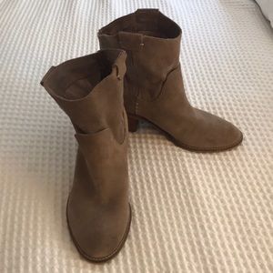 Gorgeous Dolce Vita suede booties!